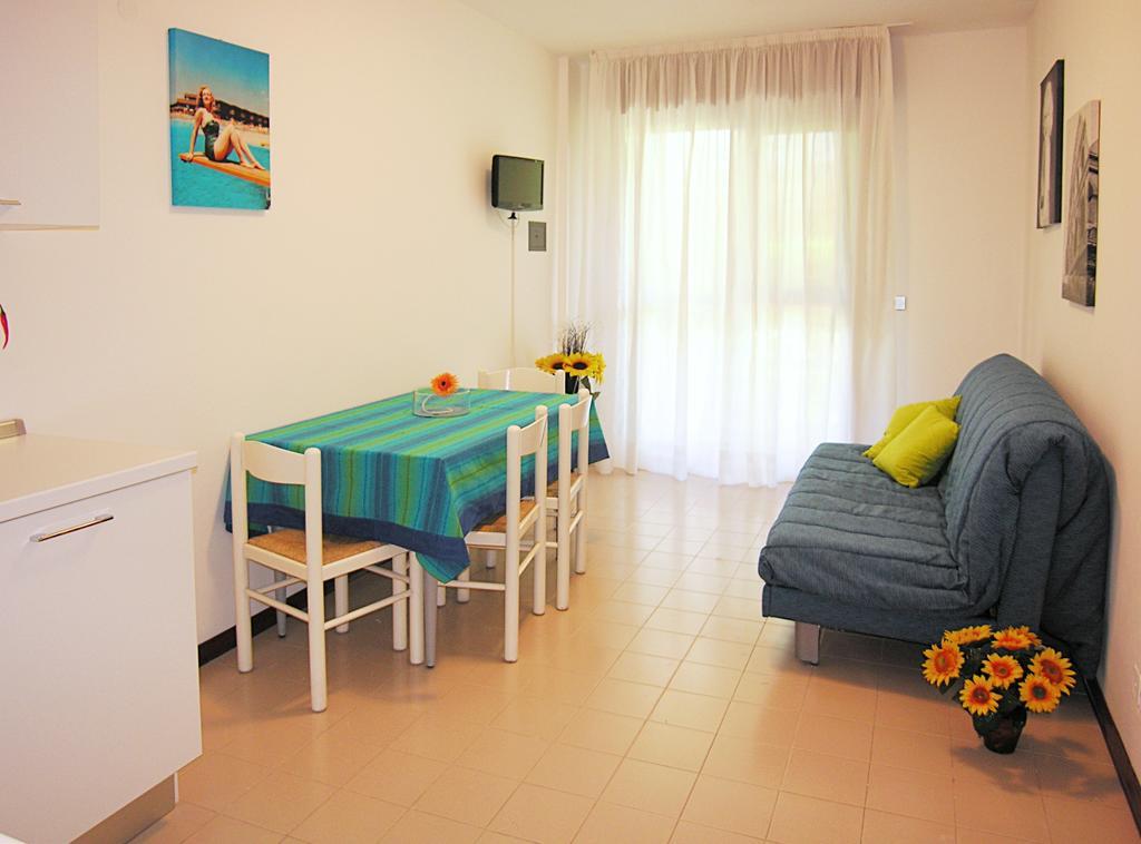Apartment Gemini Con Piscina Бибионе Номер фото